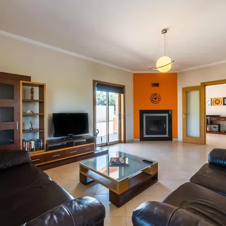 Hugo - Bright Modern Walk To Restaurants Holiday home Albufeira