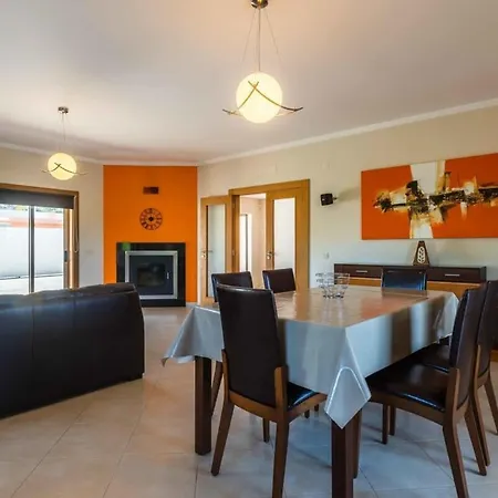 Hugo - Bright Modern Walk To Restaurants Albufeira