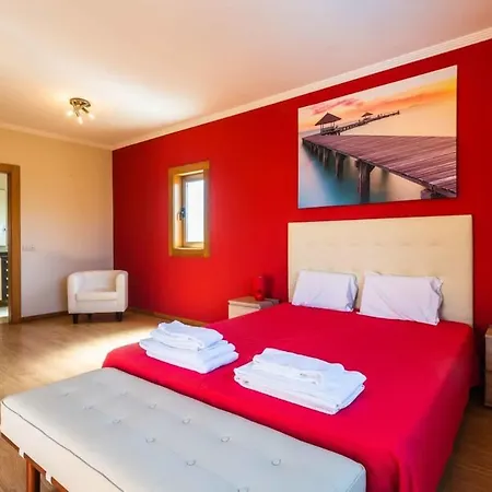 Hugo - Bright Modern Walk To Restaurants Villa