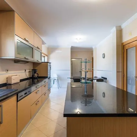 Hugo - Bright Modern Walk To Restaurants Villa Albufeira