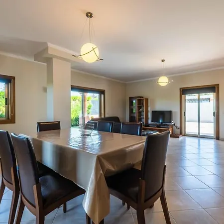 Villa Hugo - Bright Modern Walk To Restaurants Albufeira