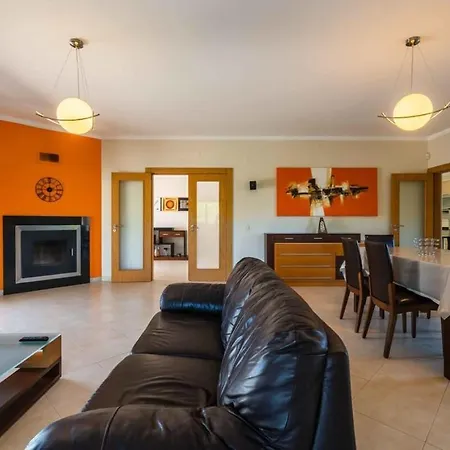 Hugo - Bright Modern Walk To Restaurants Albufeira