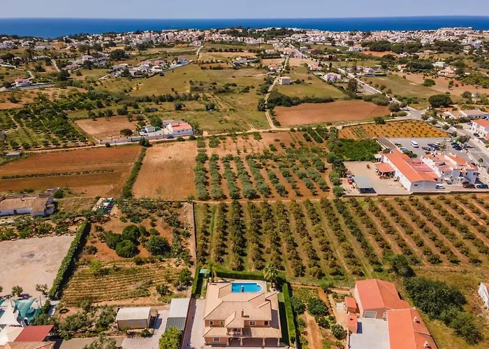 Hugo - Bright Modern Walk To Restaurants Villa