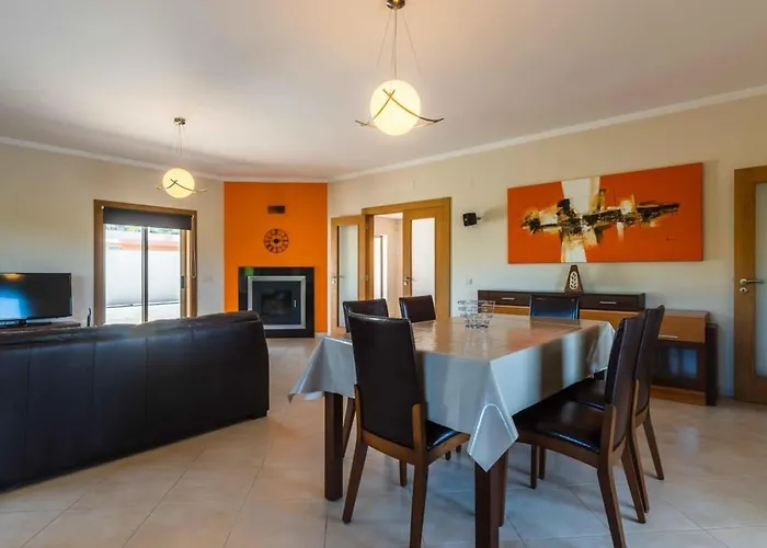 Hugo - Bright Modern Walk To Restaurants Albufeira