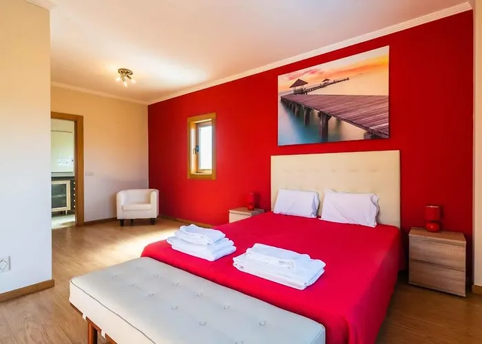 Hugo - Bright Modern Walk To Restaurants Villa