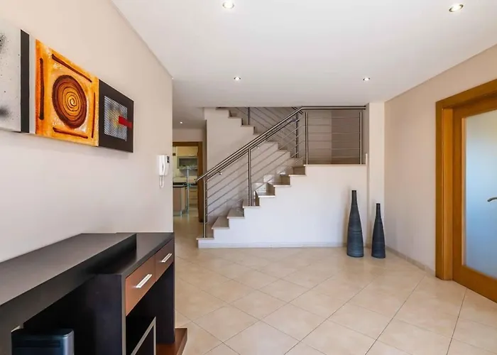 Villa Hugo - Bright Modern Walk To Restaurants *