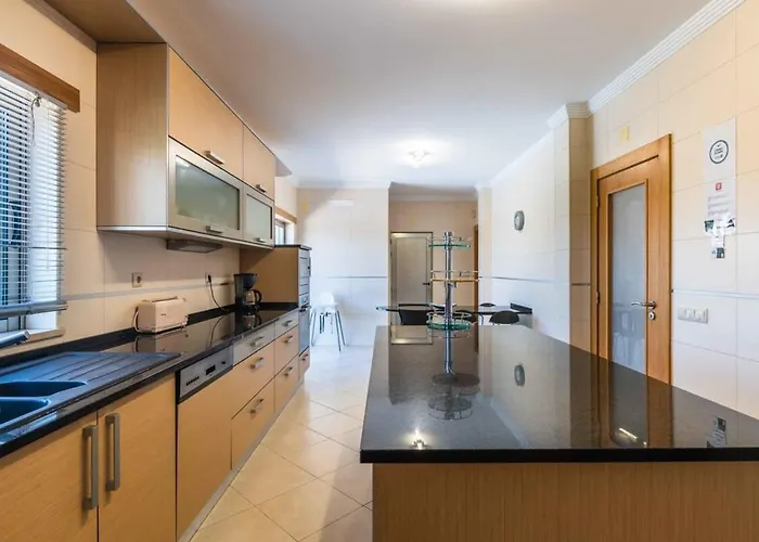 Hugo - Bright Modern Walk To Restaurants Villa Albufeira