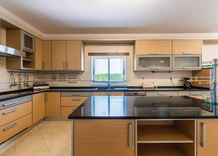 Villa Hugo - Bright Modern Walk To Restaurants Albufeira