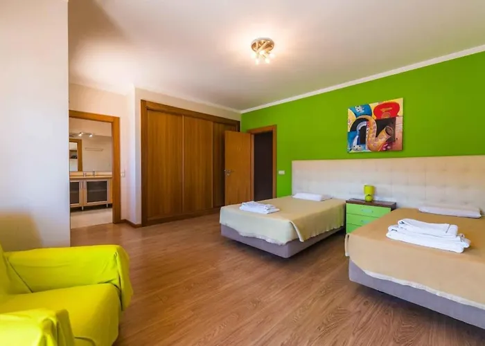 Hugo - Bright Modern Walk To Restaurants * Albufeira