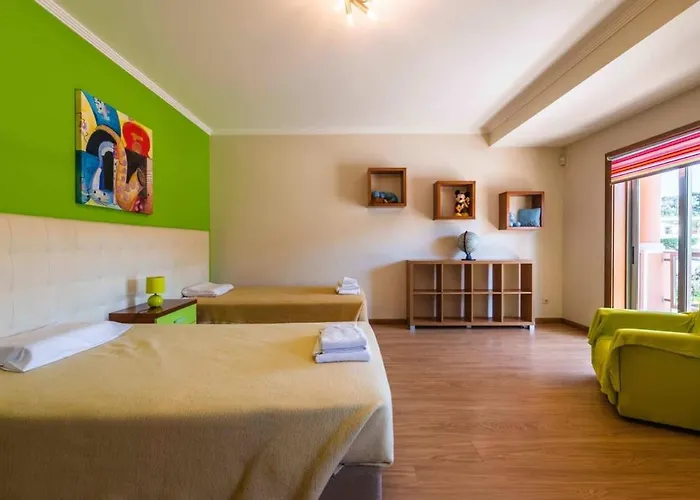 Hugo - Bright Modern Walk To Restaurants Villa Albufeira