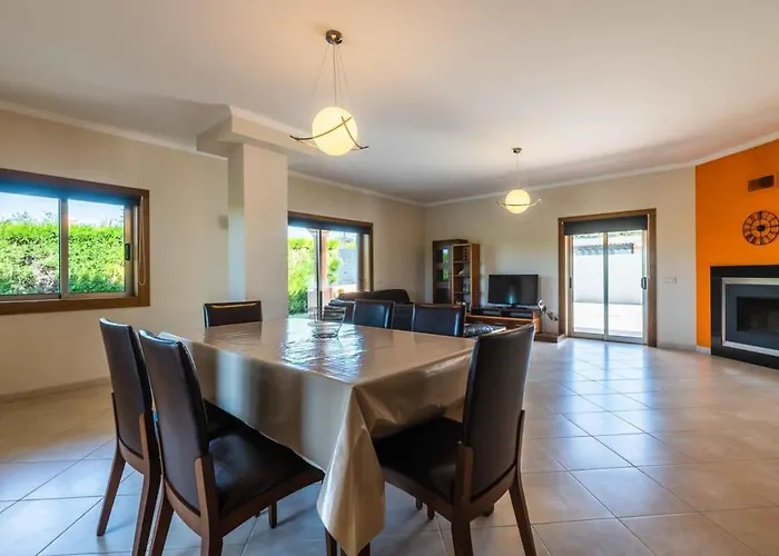 Villa Hugo - Bright Modern Walk To Restaurants Albufeira