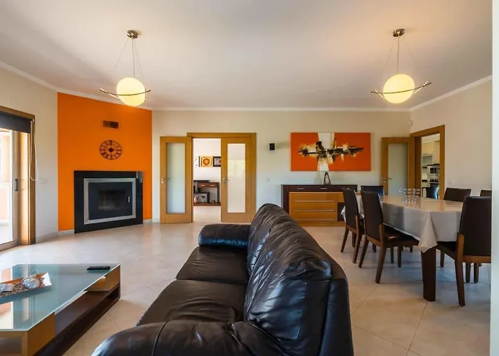 Hugo - Bright Modern Walk To Restaurants Albufeira