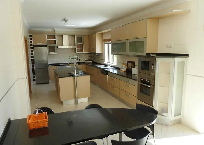 Hugo - Bright Modern Walk To Restaurants * Albufeira