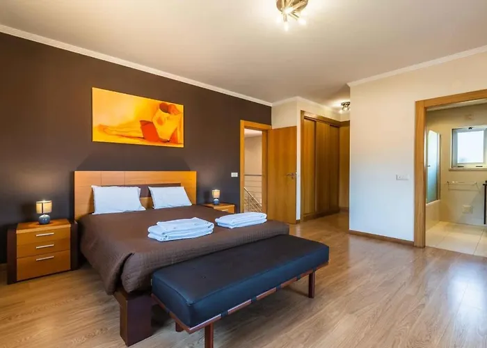 Villa Hugo - Bright Modern Walk To Restaurants *